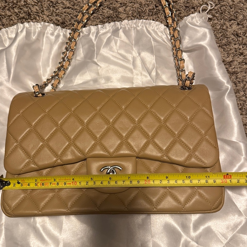 Chic Tan Quilted Leather Shoulder Bag - Picture 10 of 11